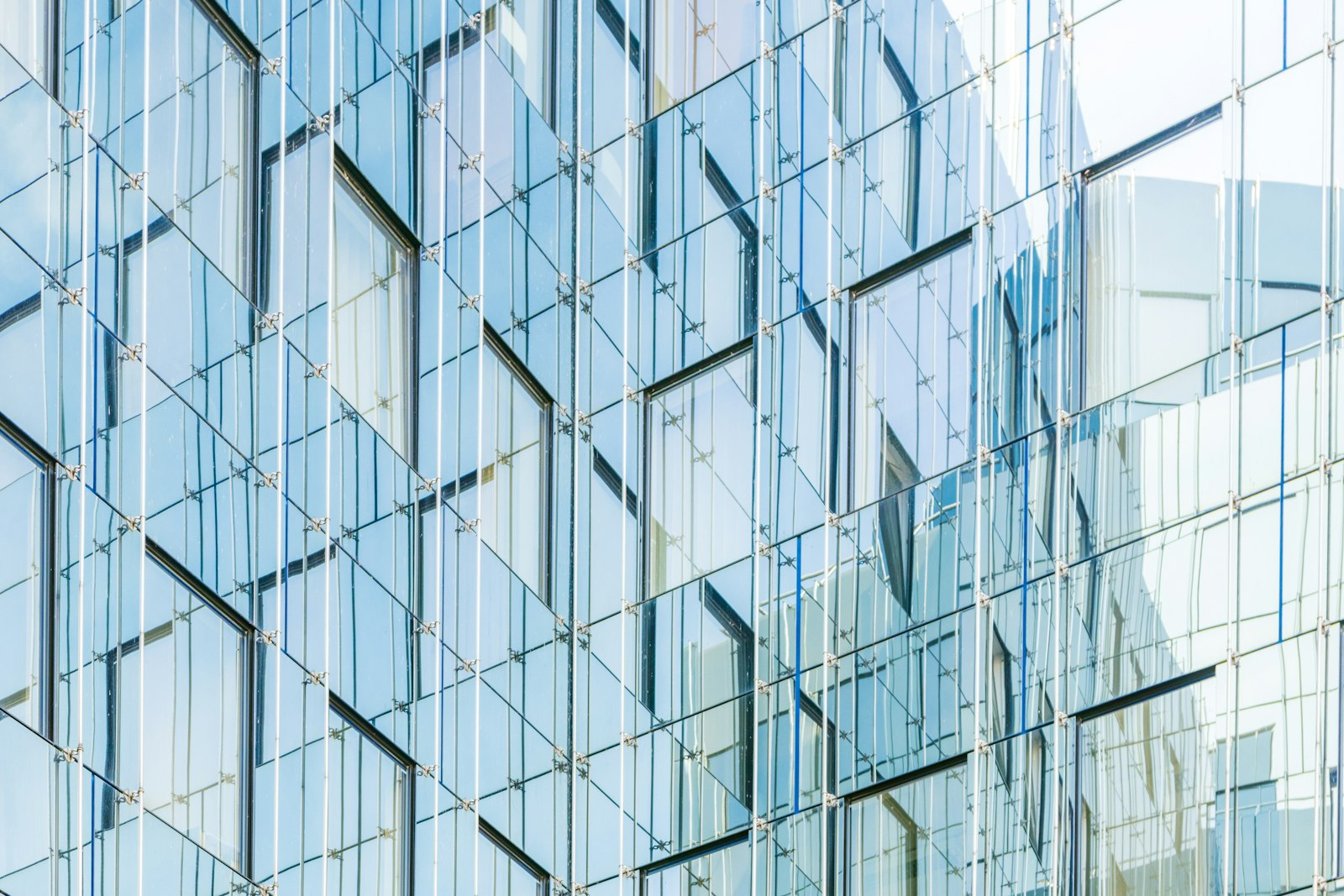 Glazen gevel van een modern gebouw