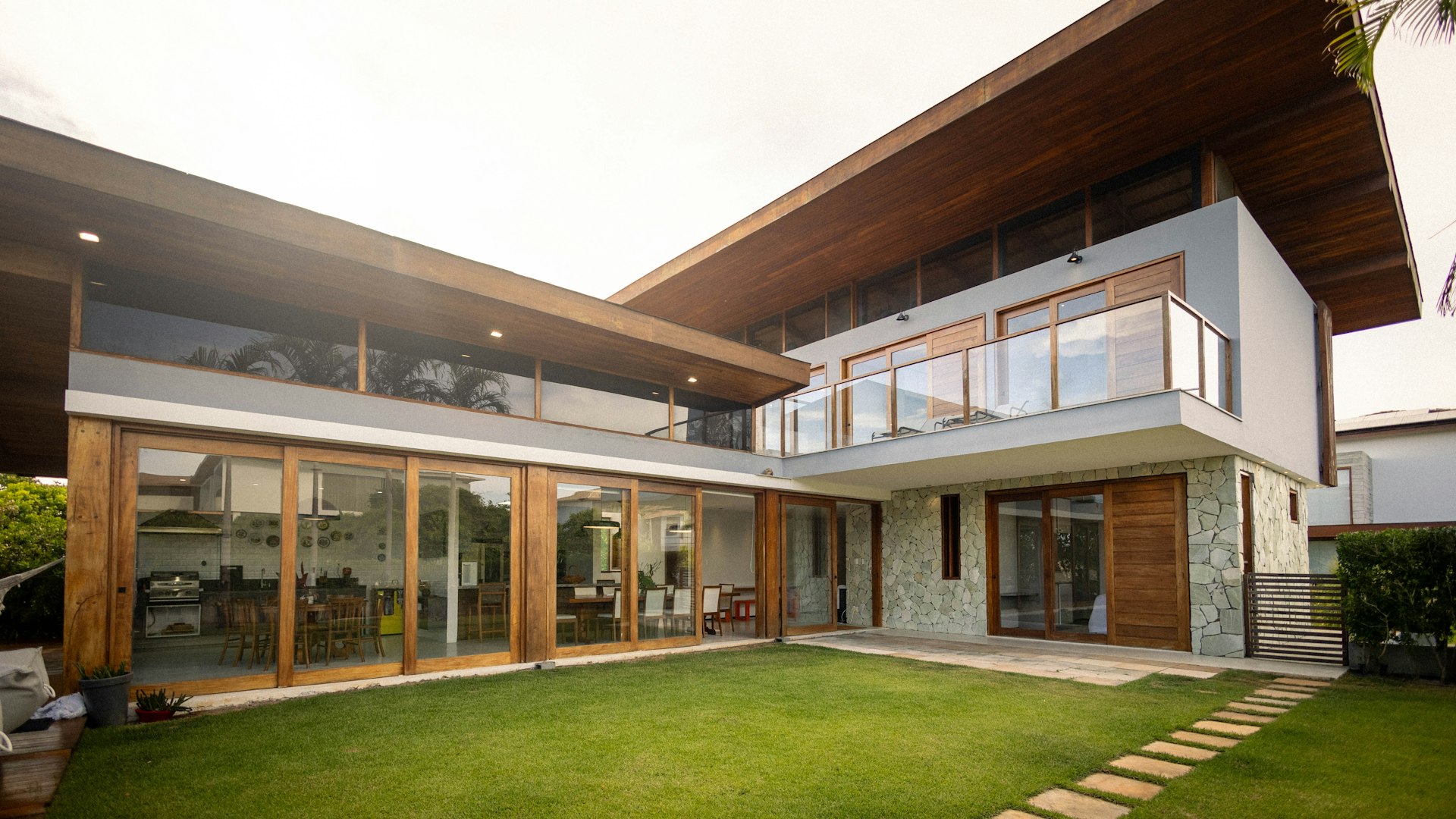 Moderne woning met grote glaspartijen